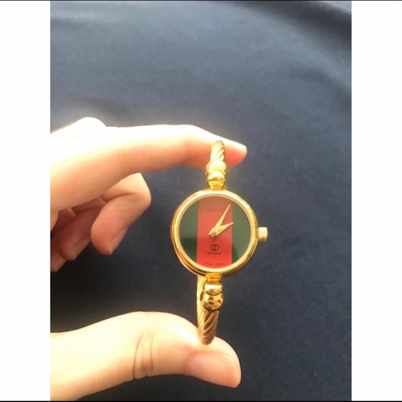 *SOLD* Authentic Vintage Gucci 2047L Gold Watch - Picture 8 of 8